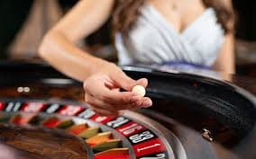 Pilihan metode pembayaran DANA OVO GoPay dan QRIS di platform cantikbet
