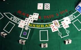 Antarmuka mobile menunjukkan riwayat putaran baccarat dan saldo akun real-time